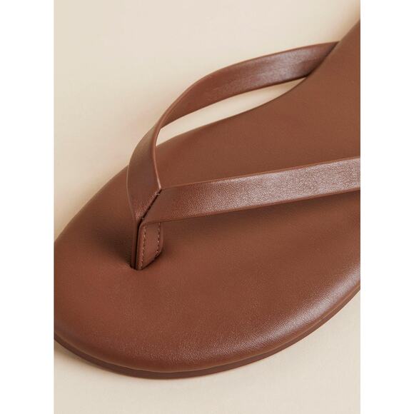 Torrid NWT size 7 WW Sunnie Flip Flop (WW) Deep Taupe - Picture 3 of 4